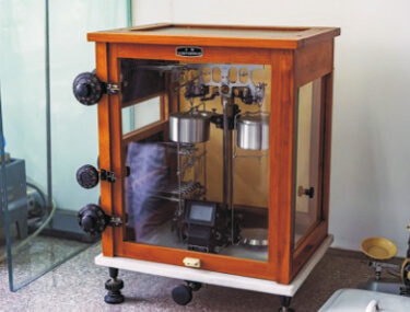 検査設備: electro optical analytical balance